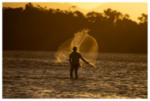 Pescador_Lagoa-de-Saquarema_RJ